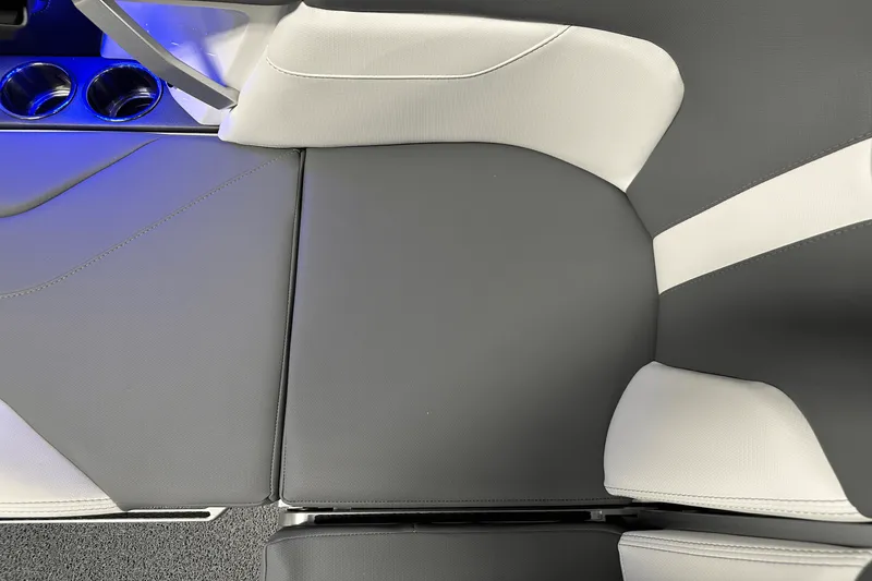 Slide: The Image of MasterCraft XT22 2025 - 36