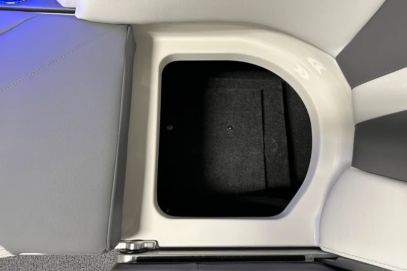 Slide: The Image of MasterCraft XT22 2025 - 37