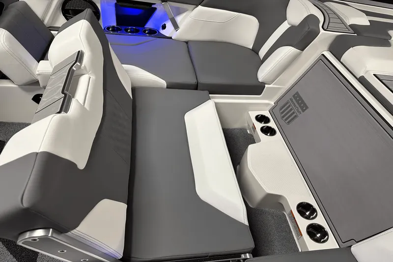 Slide: The Image of MasterCraft XT22 2025 - 39