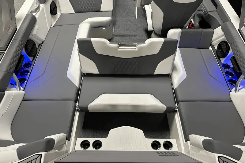 Slide: The Image of MasterCraft XT22 2025 - 41