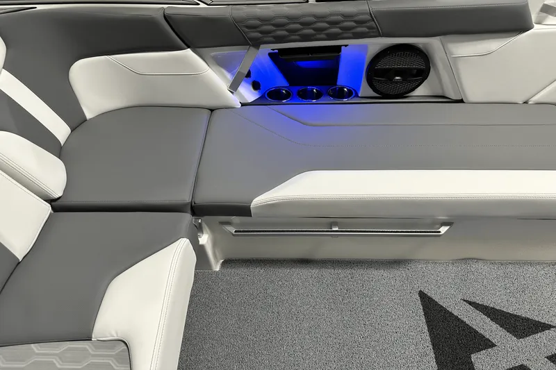 Slide: The Image of MasterCraft XT22 2025 - 42