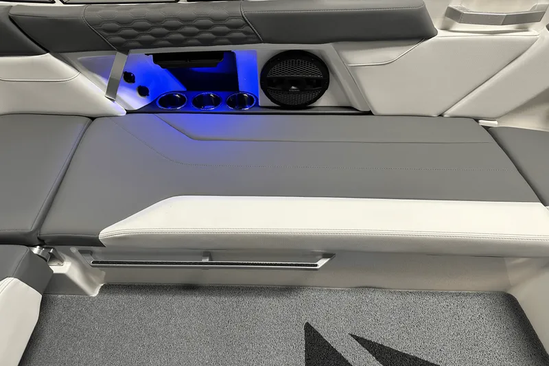 Slide: The Image of MasterCraft XT22 2025 - 44