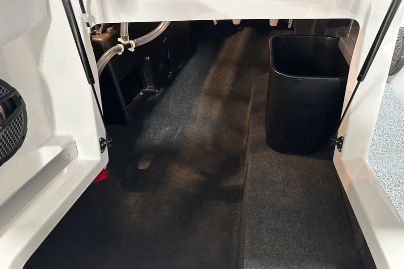 Slide: The Image of MasterCraft XT22 2025 - 49