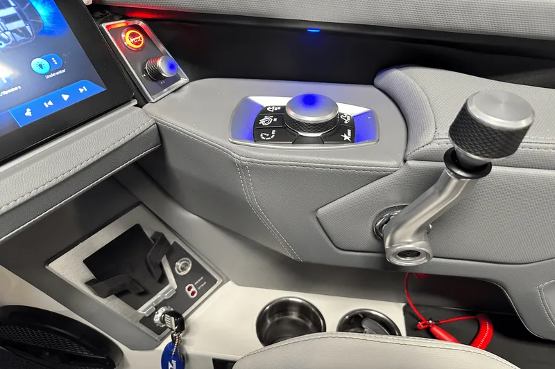 Slide: The Image of MasterCraft XT22 2025 - 54