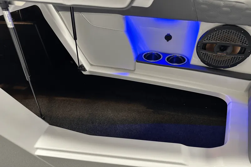 Slide: The Image of MasterCraft XT22 2025 - 61