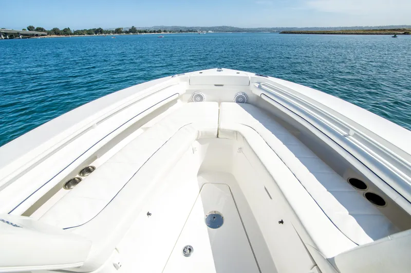 Slide: The Image of Regulator Marine 23 Center Console 2016 - 10