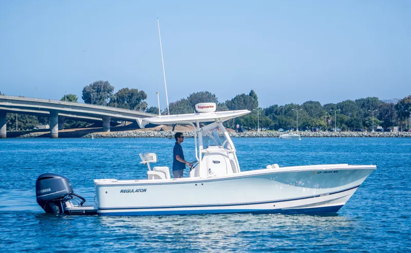 The Image of Regulator Marine 23 Center Console 2016 - 0