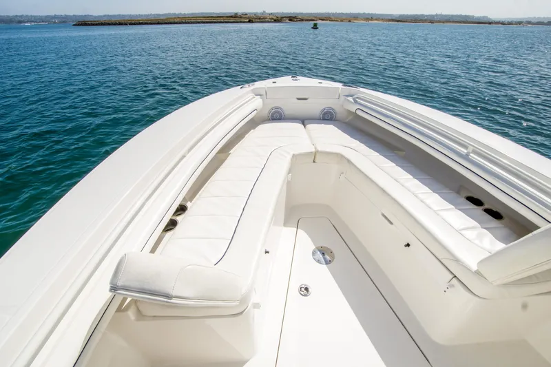 Slide: The Image of Regulator Marine 23 Center Console 2016 - 11