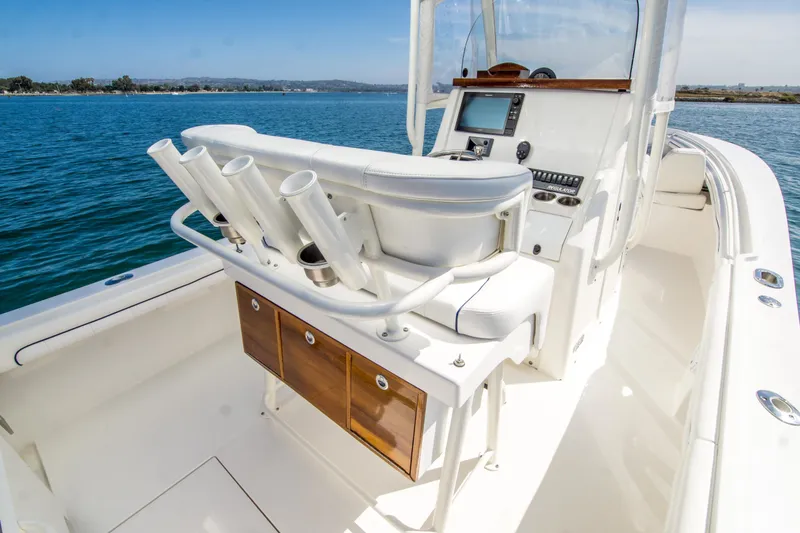 Slide: The Image of Regulator Marine 23 Center Console 2016 - 8