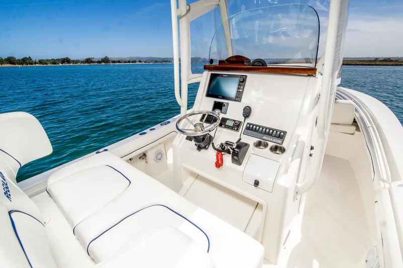 Slide: The Image of Regulator Marine 23 Center Console 2016 - 7