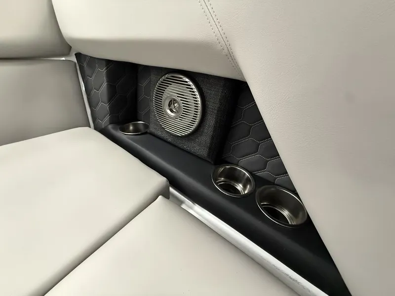 Slide: The Image of Four Winns H2 2025 - 15