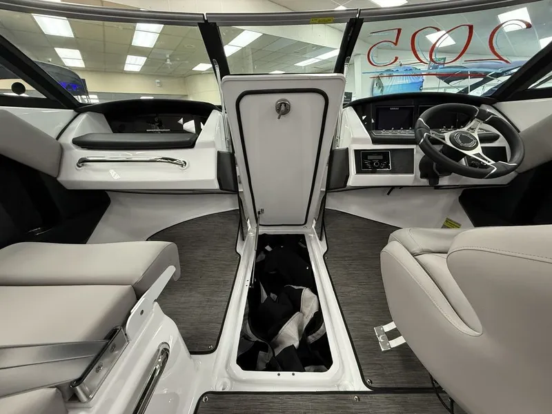 Slide: The Image of Four Winns H2 2025 - 24