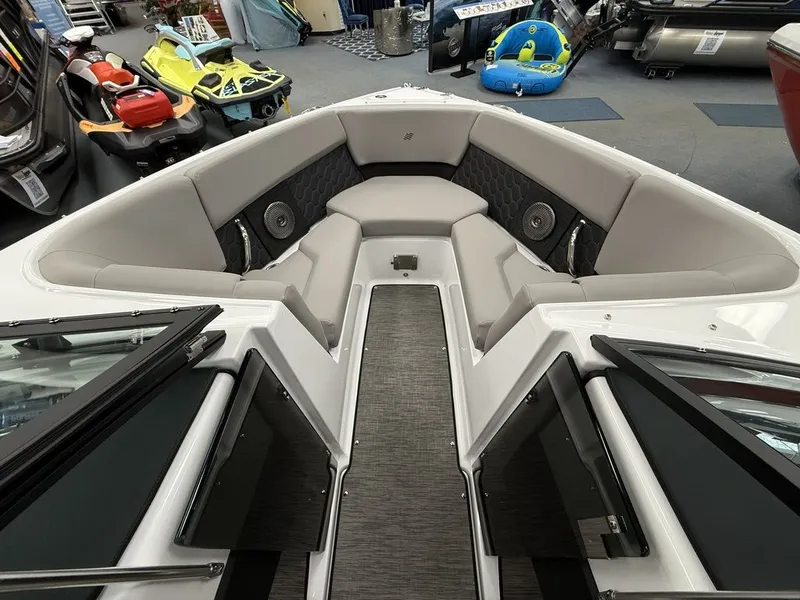 Slide: The Image of Four Winns H2 2025 - 25