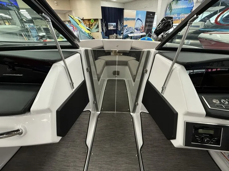 Slide: The Image of Four Winns H2 2025 - 26