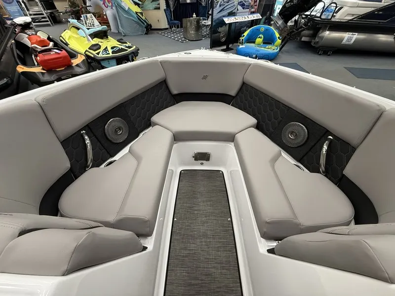 Slide: The Image of Four Winns H2 2025 - 27