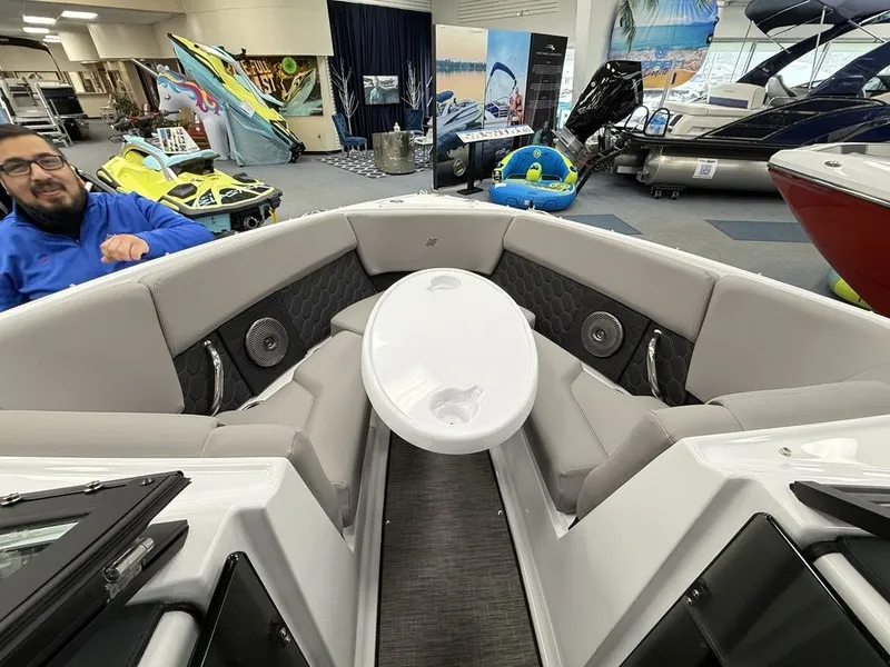 Slide: The Image of Four Winns H2 2025 - 29