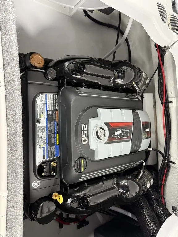 Slide: The Image of Four Winns H2 2025 - 30