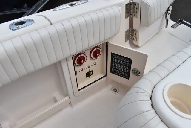 Slide: The Image of Grady White 275 Tournament Dual Console 2010 - 26