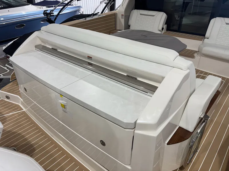 Slide: The Image of Tiara 48LE 2025 - 8