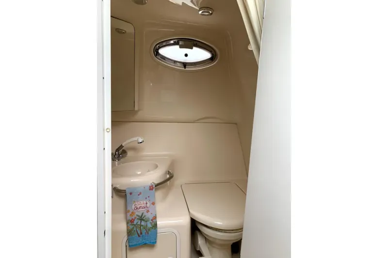 Slide: The Image of Sea Ray 290 Sundancer 2000 - 31