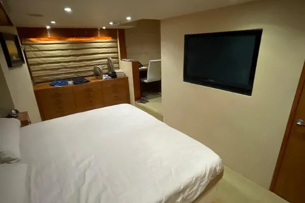 Slide: The Image of Hatteras 77 Convertible 2008 - 13