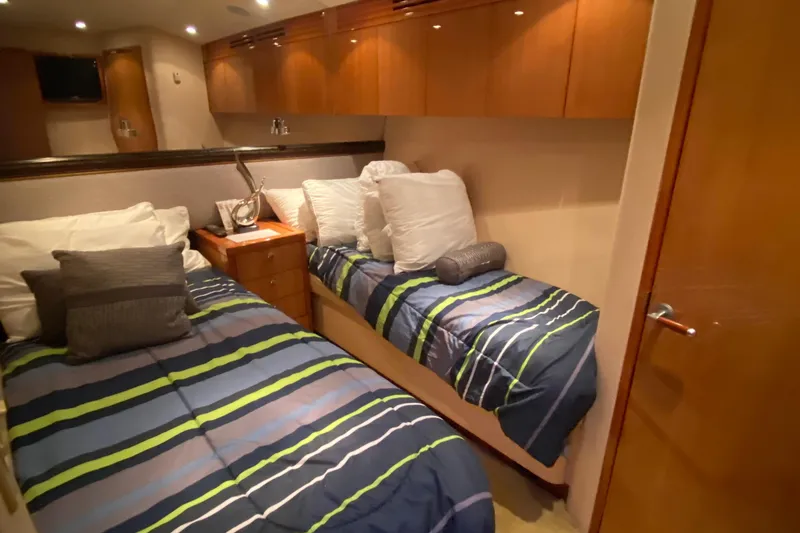 Slide: The Image of Hatteras 77 Convertible 2008 - 19