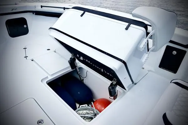 Slide: The Image of Yellowfin 39 Offshore 2024 - 15