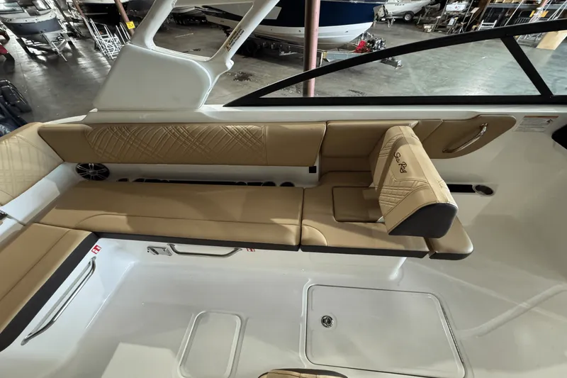 Slide: The Image of Sea Ray SDX 270 2025 - 12