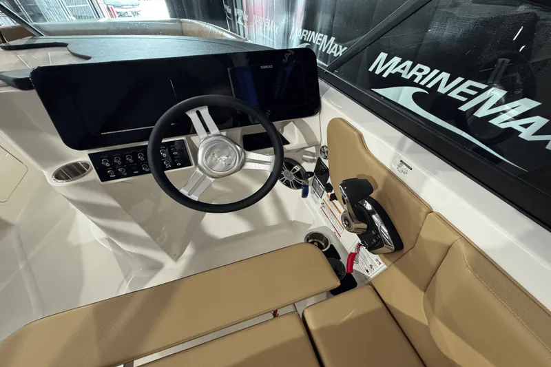 Slide: The Image of Sea Ray SDX 270 2025 - 17