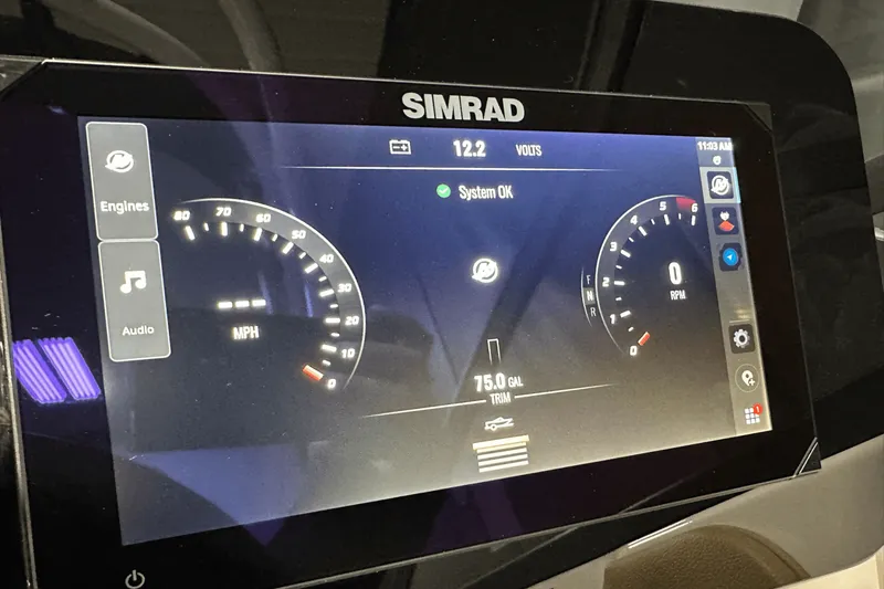 Slide: The Image of Sea Ray SDX 270 2025 - 18