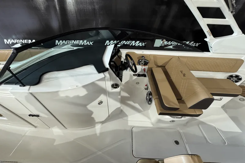 Slide: The Image of Sea Ray SDX 270 2025 - 19