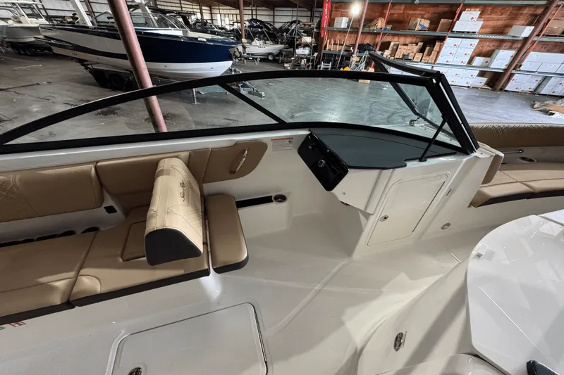 Slide: The Image of Sea Ray SDX 270 2025 - 22