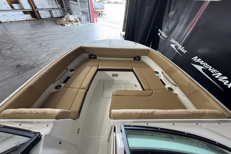 Slide: The Image of Sea Ray SDX 270 2025 - 23