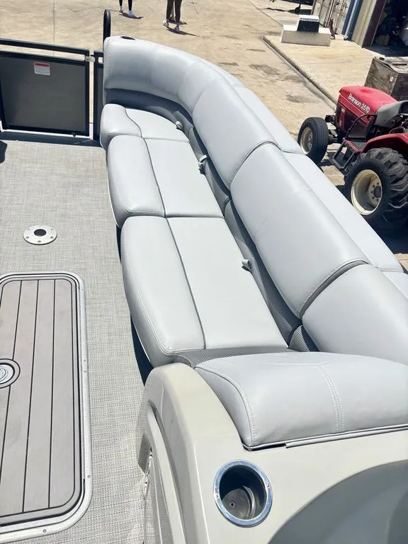 Slide: The Image of Regency TRACKER BOATS 250 DL3 2020 - 8