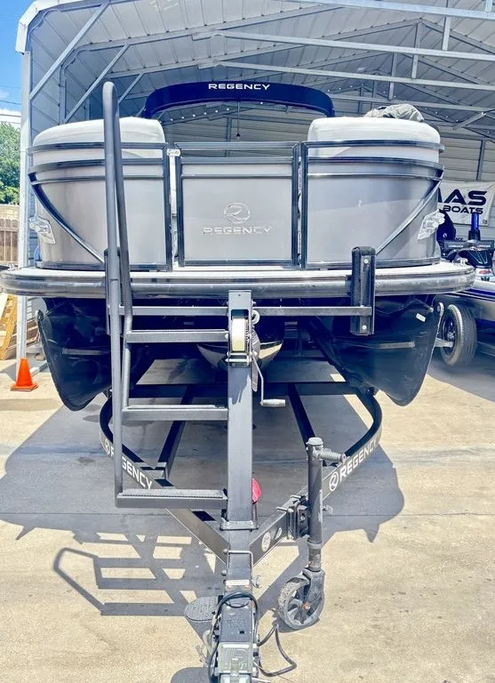 Slide: The Image of Regency TRACKER BOATS 250 DL3 2020 - 2