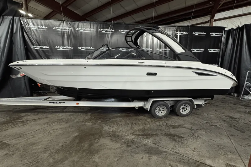 Slide: The Image of Sea Ray SDX 270 2025 - 2