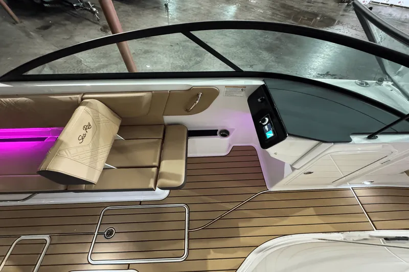 Slide: The Image of Sea Ray SDX 270 2025 - 23