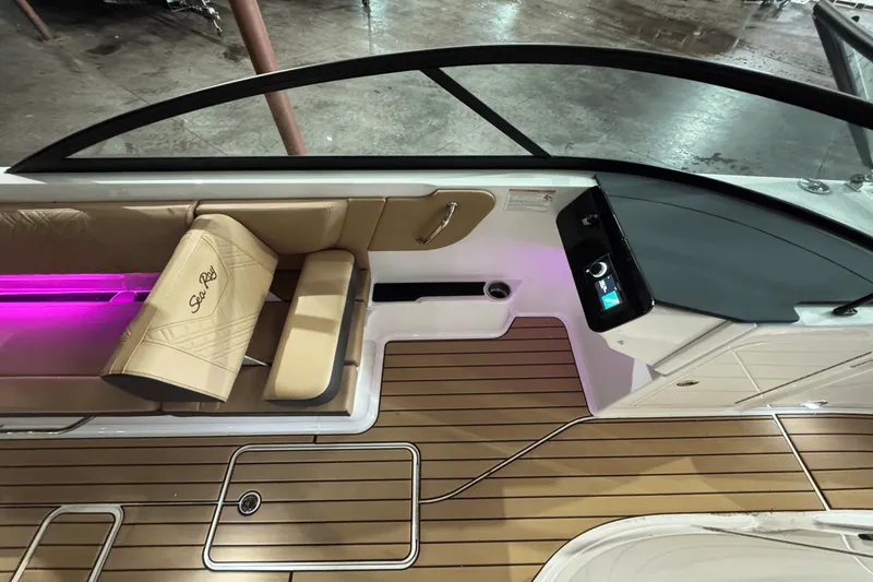 Slide: The Image of Sea Ray SDX 270 2025 - 24