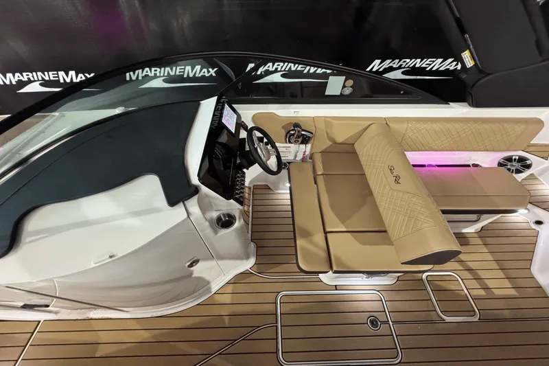 Slide: The Image of Sea Ray SDX 270 2025 - 26