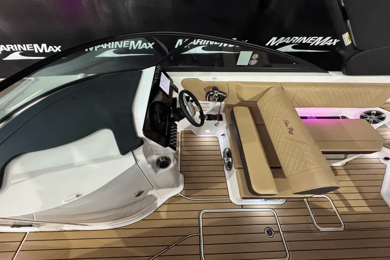 Slide: The Image of Sea Ray SDX 270 2025 - 27