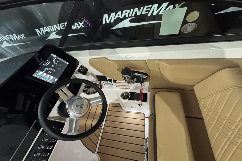 Slide: The Image of Sea Ray SDX 270 2025 - 29