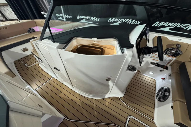 Slide: The Image of Sea Ray SDX 270 2025 - 31