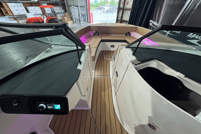 Slide: The Image of Sea Ray SDX 270 2025 - 34