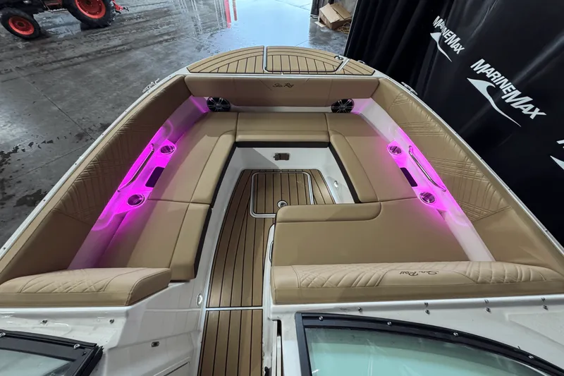 Slide: The Image of Sea Ray SDX 270 2025 - 39