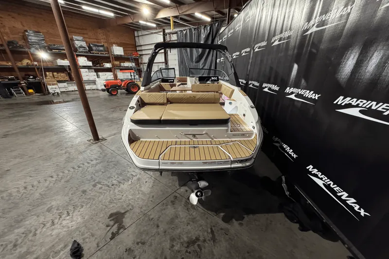 Slide: The Image of Sea Ray SDX 270 2025 - 4