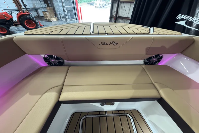 Slide: The Image of Sea Ray SDX 270 2025 - 41