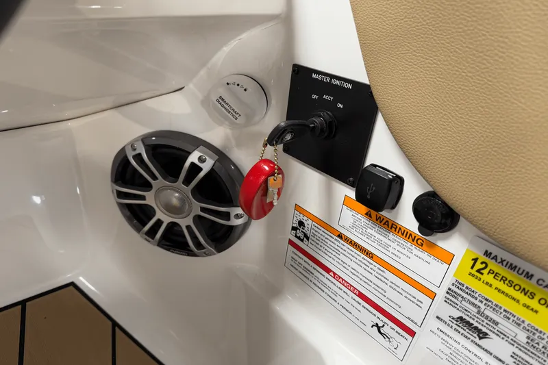 Slide: The Image of Sea Ray SDX 250 Surf 2025 - 101