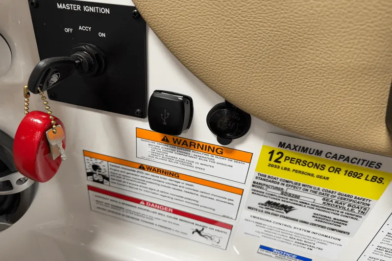 Slide: The Image of Sea Ray SDX 250 Surf 2025 - 102