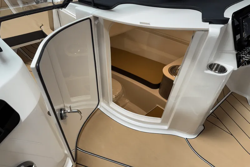 Slide: The Image of Sea Ray SDX 250 Surf 2025 - 108