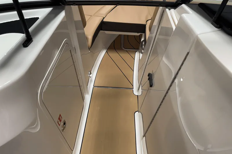 Slide: The Image of Sea Ray SDX 250 Surf 2025 - 118